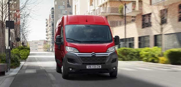 La gama Jumper se adapta a todos los usos, urbano o extraurbanos con un comportamiento rutero dinámico, agrado de conducción y un coste de uso optimizado con una motorización que cumple con la reglamentación Euro 6.