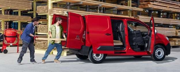 CABINA EXTENSO - La Cabina Extenso® es modulable a placer, permite transportar a 3 personas o aumentar el volumen de carga útil.